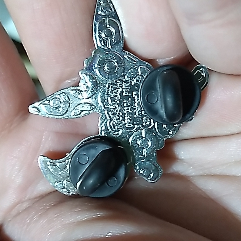Pokemon Officially Licensed "EEVEE" Enamel Pin. - Picture 3 of 3